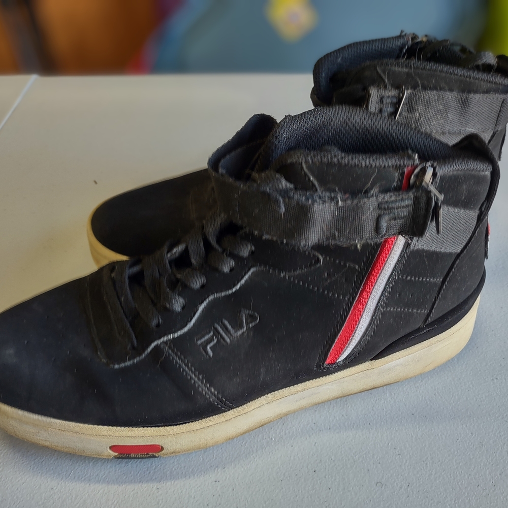 Fila Women's V-10 Hz High top Sneaker 9.5